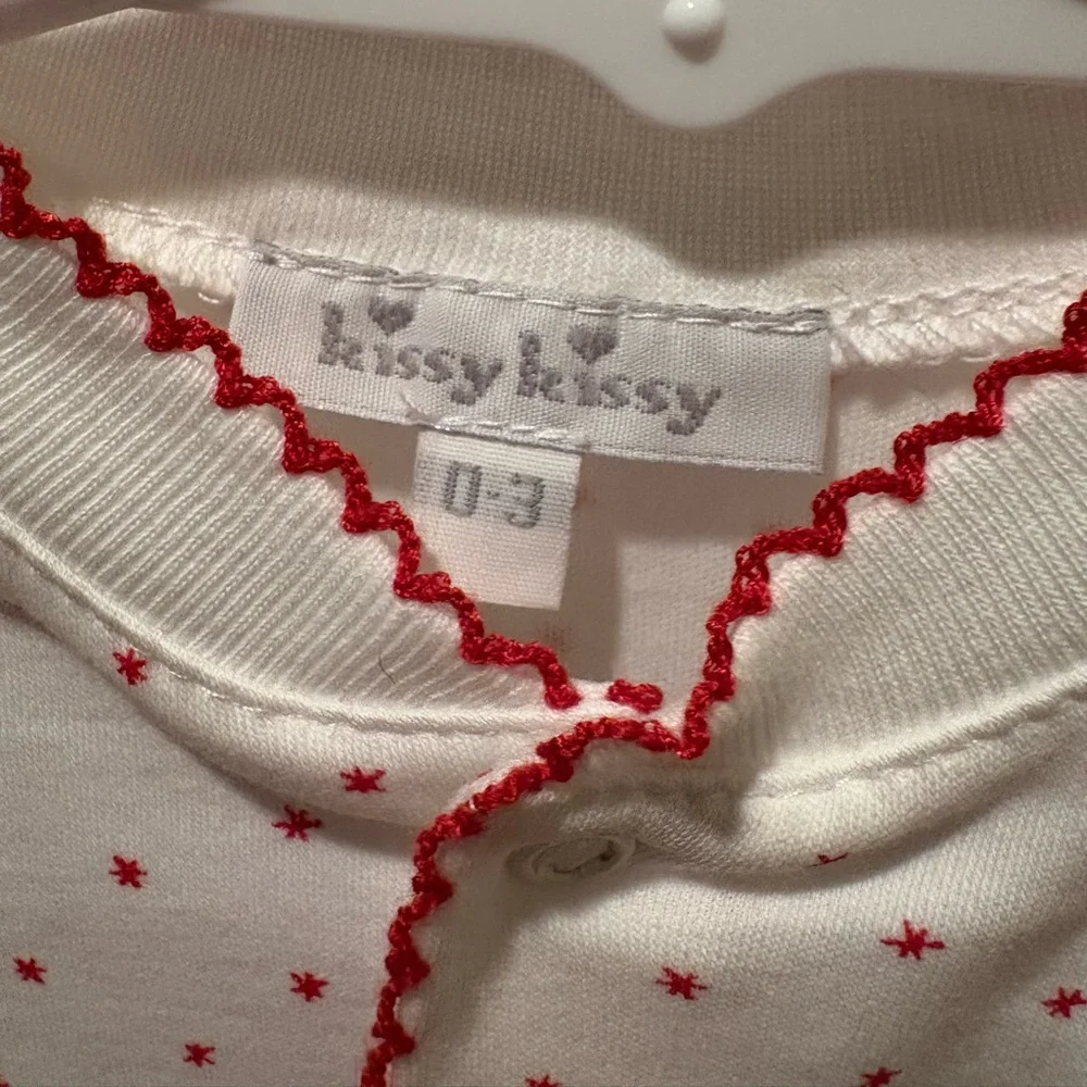 Kissy Kissy “ Baby’s First Christmas” footie & matching Blanket nwot Size 0-3 M